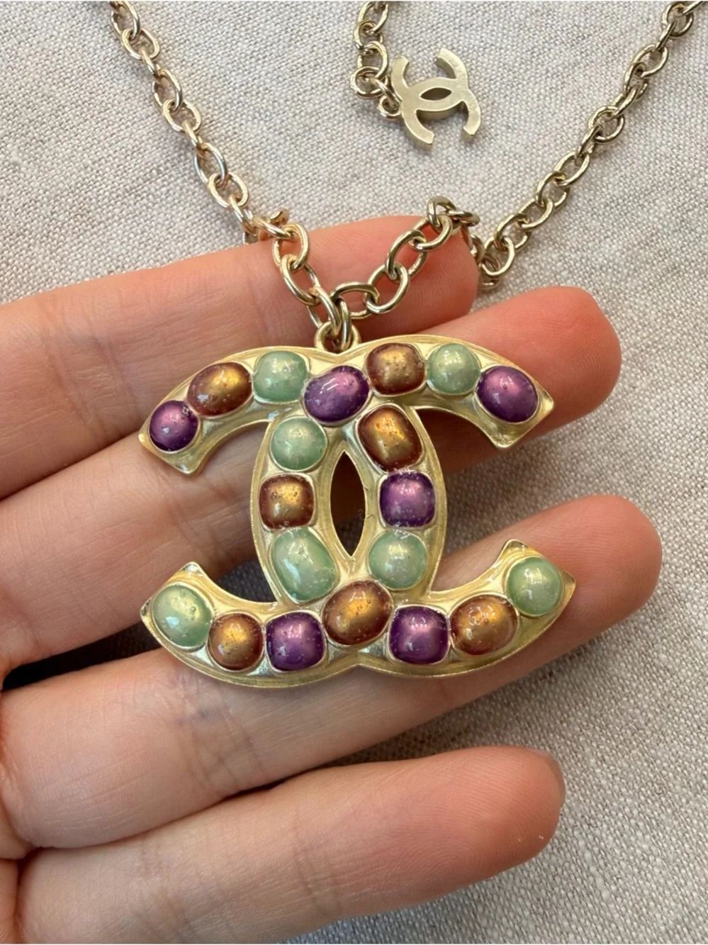 🤎CHANEL Gold-Tone CC Pendant Necklace with Mint, Purple & Bronze Accents✨ - Picture 7 of 11